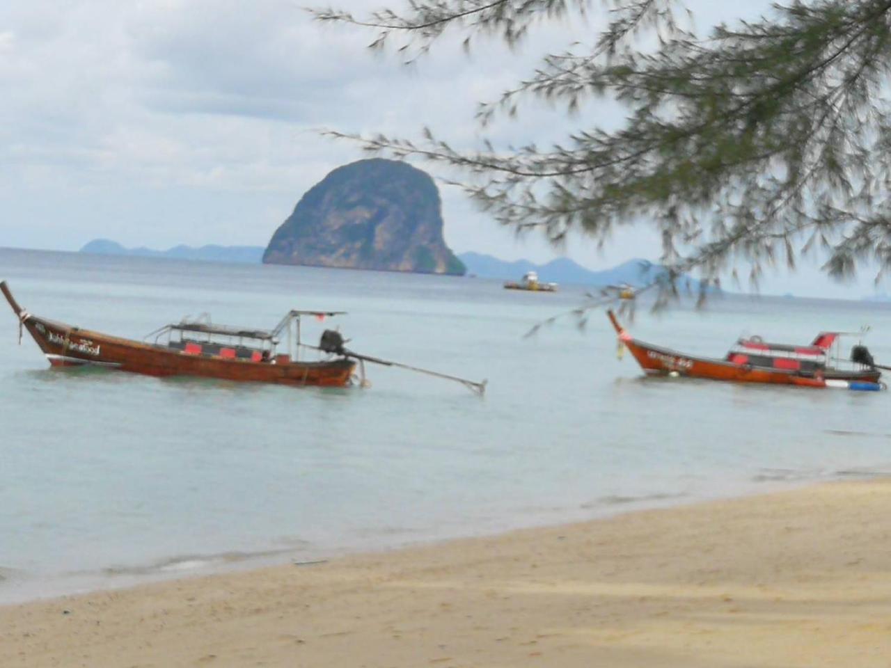ホテル Koh Ngai Seafood エクステリア 写真